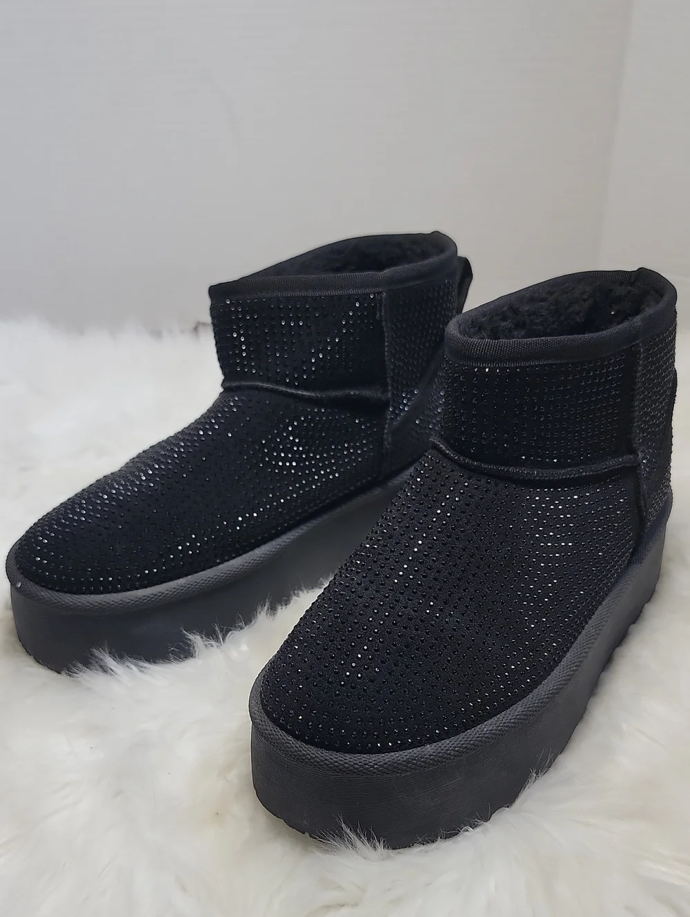 Black Rhinestone Sparlkle Bootie Boot Faux Fur InsideSize 38/ 7.5